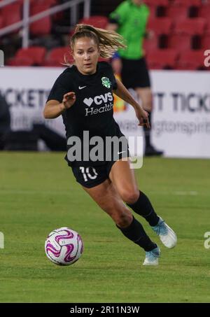 WASHINGTON, DC, STATI UNITI. 10th maggio, 2023. Washington Spirit inoltra Ashley Sanchez (10) all'attacco durante una partita della NWSL Challenge Cup tra lo Spirito di Washington e l'Orlando Pride, il 10 maggio 2023, all'Audi Field, a Washington, CC. ( Credit: tony quinn/Alamy Live News Foto Stock