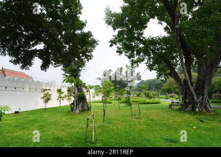 Il Mahakan Fort Park con le mura della città vecchia a Bangkok, Thailandia. Foto Stock