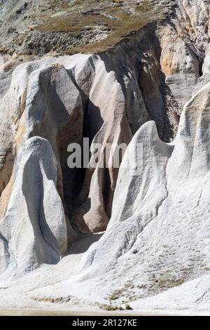 Formazioni rocciose accanto al Lago Blu, St Bathans, Central Otago, South Island, Nuova Zelanda Foto Stock