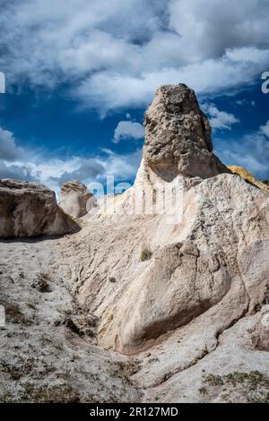 Formazioni rocciose accanto al Lago Blu, St Bathans, Central Otago, South Island, Nuova Zelanda Foto Stock