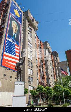 Il Monumento commemorativo di Bill Clinton sul Boulevard di Bill Clinton a Pristina, Kosovo. Foto Stock