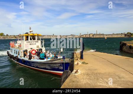 Il traghetto di Cremyll 'Edgcumbe Belle' trasporta passeggeri da Plymouth (Devon) a Mount Edgcumbe (Cornwall) visto qui a Cremyll Quay, Cornwall, Inghilterra, Regno Unito Foto Stock