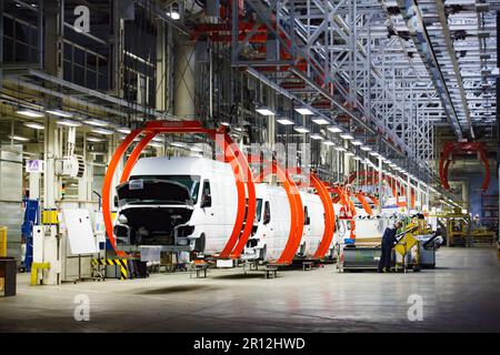 Nizhny Novgorod, Russia - 21 novembre 2020: Stabilimento di produzione auto DI GAZ. Autobus sulla linea di assemblaggio. Foto Stock