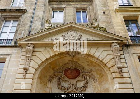 Fontana, Place Saint-Projet, progettato da Van der Woort nel 1737, Rue Sainte-Catherine, Bordeaux, Francia. Foto Stock