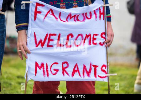 La comunità di Falmouth ha una protesta di emergenza in solidarietà con i rifugiati mentre il controverso Bibby Stockhold arriva a Port Foto Stock