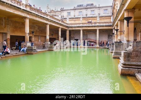 Bath, Regno Unito - 8 maggio 2011 : le terme romane nella città vecchia di Bath, Inghilterra Foto Stock