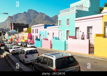 Città del Capo, Sud Africa - 3 Febbraio 2023: Le case colorate di Bo Kaap a Città del Capo in Sud Africa Foto Stock