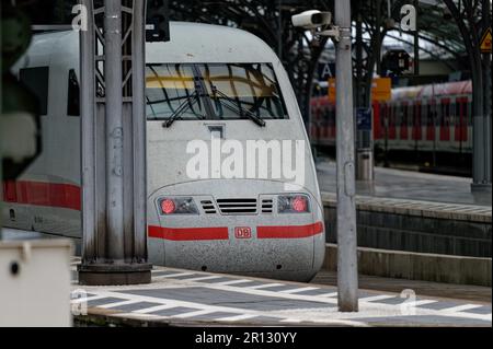 Colonia, Germania. 11th maggio, 2023. Un treno PER GHIACCIO Deutsche Bahn. Credit: Henning Kaiser/dpa/Archivbild/dpa/Alamy Live News Foto Stock