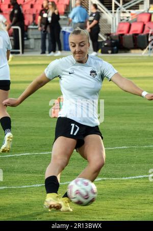 WASHINGTON, DC, USA - 10 MAGGIO 2023: Nicole Douglas (17) si scalda prima di una partita della NWSL Challenge Cup tra lo Spirito di Washington e l'Orlando Pride, il 10 maggio 2023, presso l'Audi Field, a Washington, CC. (Foto di Tony Quinn-Alamy Live News) Foto Stock