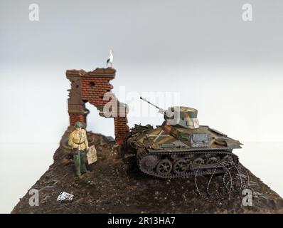 Un soldato in miniatura e un carro armato spagnolo di guerra civile. Foto Stock