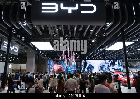 Shanghai, Cina - 22 aprile 2023: Stand BYD Auto all'esposizione dell'automobile di Shanghai (Shanghai International Automobile Industry Exhibition). Marchio EV cinese Foto Stock