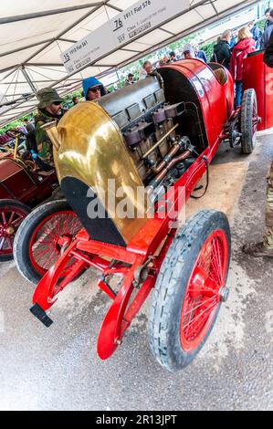 FIAT S76, soprannominata "la Bestia di Torino", al Goodwood Festival of Speed 2016 Motorsport, West Sussex, Regno Unito. Motore sul display Foto Stock