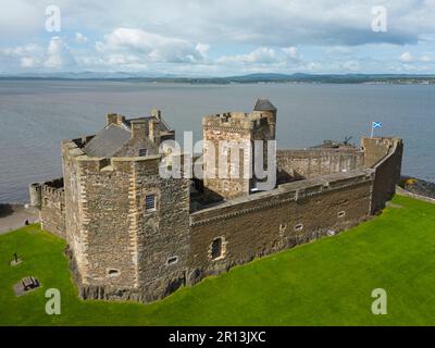 Veduta aerea del Castello di Blackness a West Lothian, Scozia, Regno Unito Foto Stock