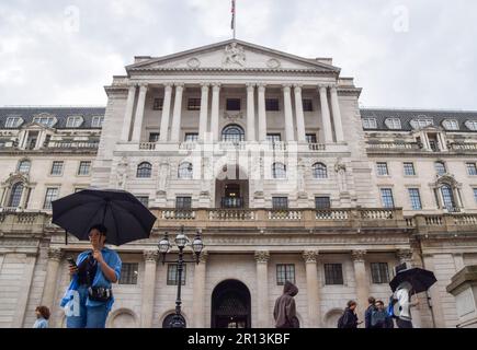 Londra, Regno Unito. 11th maggio 2023. Vista esterna della Bank of England nella City of London, il quartiere finanziario della capitale. La Banca d'Inghilterra ha innalzato i tassi di interesse al livello più alto dal 2008. Credit: Vuk Valcic/Alamy Live News Foto Stock