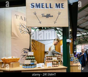 Londra, Inghilterra, Regno Unito. Borough Market, Southwark. 'Tartufeaa' Stalla di Tartufo e funghi selvatici Foto Stock