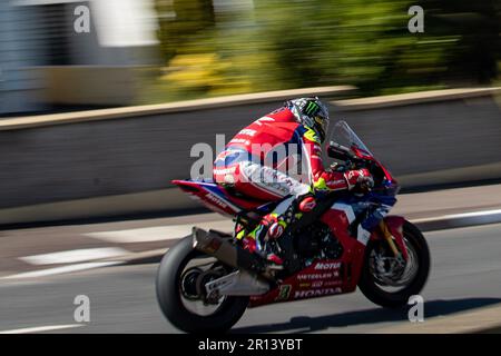 Portstewart, Regno Unito. 11th maggio, 2023. Numero # 3 John McGuinness MBE guidare una Honda zip verso Metropole Corner durante i circuiti ufficiali di pratica al NorthWest200 Credit: Bonzo/Alamy Live News Foto Stock