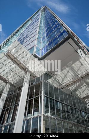 Guardando verso lo Shard a Londra, Inghilterra Foto Stock