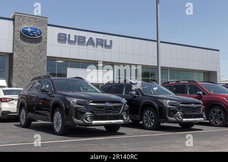 Indianapolis - circa Maggio 2023: Esposizione Subaru Outback presso una concessionaria. Subaru offre i modelli Outback in base, Premium, Onyx e Wilderness. Foto Stock