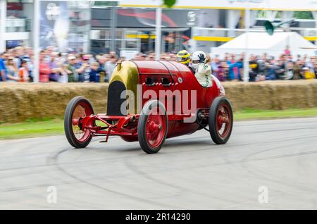 Fiat S76, soprannominata "la Bestia di Torino", al Goodwood Festival of Speed 2016 Motorsport, West Sussex, Regno Unito. Corsa su pista di salita Foto Stock