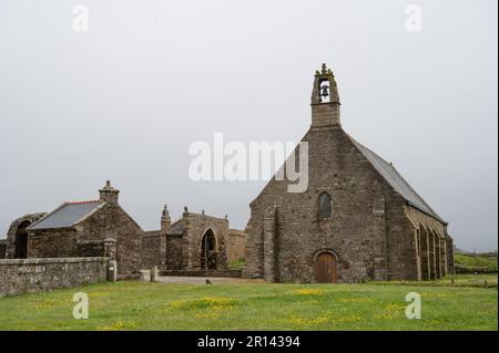 La Chapelle Notre-Dame des Grâces su Pointe Saint-Mathieu in Bretagna. Foto Stock