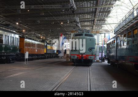 Utrecht, Paesi Bassi - 23 luglio 2022: Locomotiva elettrica in mostra allo Spoorwegmuseum Foto Stock