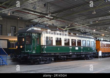 Utrecht, Paesi Bassi - 23 luglio 2022: Locomotiva elettrica in mostra allo Spoorwegmuseum Foto Stock