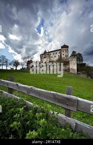Il castello medievale di Presule/Prösels. Fiè allo Sciliar/Völs am Schlern, provincia di Bolzano, Trentino Alto Adige, Italia. Foto Stock