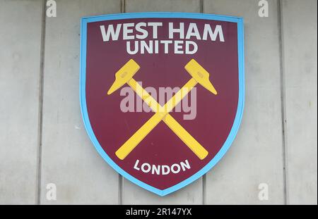 Un logo del West Ham United allo stadio di Londra durante l'Europa Conference League semi Final 1st LEG tra West Ham United e AZ Alkmaar allo stadio di Londra, Stratford, giovedì 11th maggio 2023. (Foto: Michael driver | NOTIZIE MI) Credit: NOTIZIE MI & Sport /Alamy Live News Foto Stock