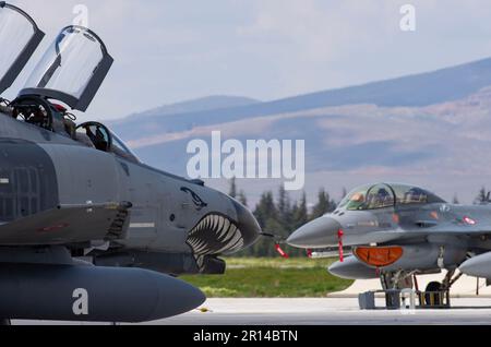 F-4E/2020 Phantom II McDonnell Douglas Turkish Air Force F-4E Phantom Terminator 2020 Anatolian Eagle 2023 Esercizi in Konya Foto Stock