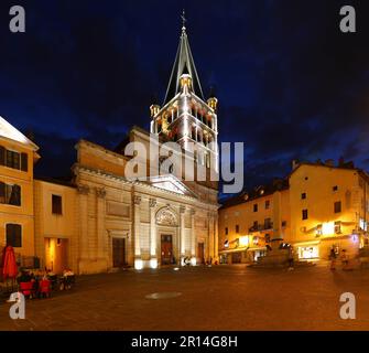 Annecy, Francia, - 20 agosto 2020 : Eglise Notre-Dame-de-Liesse con luce solare, una storica chiesa cattolica romana di Annecy, alta Savoia, Francia. Foto Stock