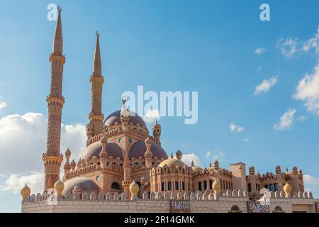 Bella moschea al Mustafa nella città vecchia di Sharm El Sheikh in Egitto. Foto Stock