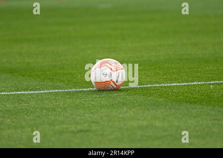 Roma, Italia. 11th maggio, 2023. Palla ufficiale della Lega europea 2022/23 durante la semifinale della partita di calcio della Lega europea tra AS Roma vs. Bayern Leverkusen allo stadio Olimpico di Roma, 11th maggio 2023 Credit: Live Media Publishing Group/Alamy Live News Foto Stock