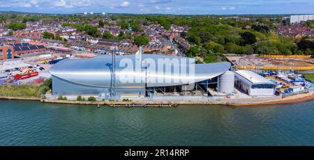 Impianto di trattamento delle acque reflue sulla costa della Manica a Southampton, Inghilterra, Regno Unito Foto Stock