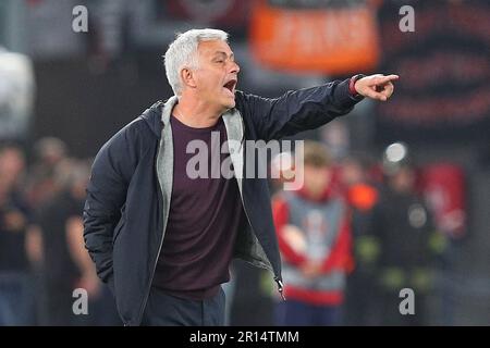 Roma, Italia. 11th maggio, 2023. Jose' Mourinho allenatore di Roma Gestures durante la UEFA Europa League, semifinali, 1st partite di calcio tra AS Roma e Bayer Leverkusen il 11 maggio 2023 allo Stadio Olimpico di Roma - Foto Federico Proietti/DPPI Credit: DPPI Media/Alamy Live News Foto Stock