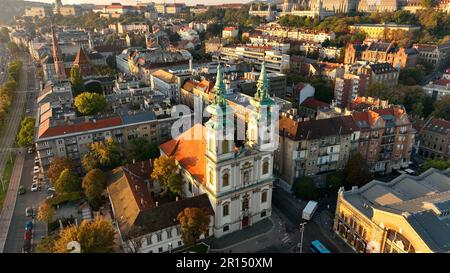 Veduta aerea dello skyline di Budapest, parrocchia di Sant'Anna di Upper Watertown (Felsoviziivarosi Szent Anna-plebania), cattolica romana Foto Stock