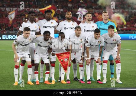 Roma, . 11th maggio, 2023. Roma, Italia 11.05.2023: La squadra di Leverkusen davanti alla UEFA Europa LEAGUE 2022/2023, partita di calcio semifinale COME Roma vs Bayer 04 Leverkusen allo stadio olimpico di Roma. Credit: Independent Photo Agency/Alamy Live News Foto Stock