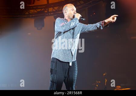 Mantova, Italia. 11th maggio, 2023. Grana Padano Arena, Mantova, Italia, 11 maggio 2023, Biagio Antonacci durante Biagio Antonacci - Palco Centrale Tour - cantante italiana Concerto musicale Credit: Live Media Publishing Group/Alamy Live News Foto Stock