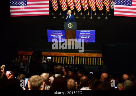 (230511) -- VALHALLA (Stati Uniti), 11 maggio 2023 (Xinhua) -- Stati Uniti Il Presidente Joe Biden parla al SUNY Westchester Community College di Valhalla, New York, Stati Uniti, il 10 maggio 2023. Biden ha avvertito delle conseguenze disastrose di un possibile default da parte del governo degli Stati Uniti sul suo obbligo di debito già nel giugno 1. Parlando al SUNY Westchester Community College di New York il mercoledì, Biden ha detto che l'economia degli Stati Uniti cadrebbe in recessione con 8 milioni di americani che perdono il loro lavoro, e la sua reputazione internazionale sarebbe danneggiata al limite nel caso di un default del debito. (Foto di Mykyta sta Foto Stock