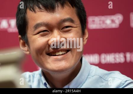 Bucarest, Romania. 10th maggio 2023: Ding Liren, il Gran Maestro di scacchi cinese e il campione del mondo in carica, risponde alle domande dei giornalisti durante una conferenza stampa, nella giornata libera di Superbet Chess Classic Romania 2023, la prima tappa del circuito Grand Chess Tour 2023, a Bucarest il 11th maggio 2023. Durante i 10 giorni del torneo, dal 5 al 15 maggio, dieci dei migliori giocatori classificati FIDE gareggiano. Credit: Lucian Alecu/Alamy Live News Foto Stock