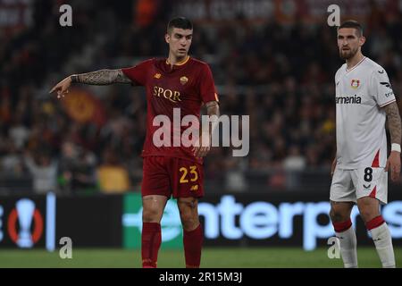 Gianluca Mancini (Roma)Robert Andrich (Bayer 04 Leverkusen) durante la partita della UEFA 'Europa League 2022 2023 tra Roma 1-0 Leverkusen allo stadio Olimpico il 11 maggio 2023 a Roma. Credit: Maurizio Borsari/AFLO/Alamy Live News Foto Stock