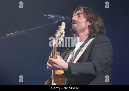 Il cantante Andres Suarez si esibisce presso il Wizink Center di Madrid. Con questo concerto Andrés Suárez ha presentato il suo nono album 'Viaje de ida y vuelta'. Il primo singolo dell'album è 'Será', composto a metà con Diego Cantero (Funambulista) e prodotto da Tato Latorre. Andrés Suárez torna dopo aver pubblicato il suo ultimo album con lo stesso titolo nel 2020. Secondo quanto lo stesso Andrés confessò, nello stesso anno 2020 iniziò a scrivere e a lavorare sul nuovo album, ma lo cancellò completamente perché sembrava troppo duro e triste. (Foto di Atilano Garcia/SOPA Images/Sipa USA) Foto Stock