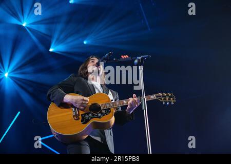 Il cantante Andres Suarez si esibisce presso il Wizink Center di Madrid. Con questo concerto Andrés Suárez ha presentato il suo nono album 'Viaje de ida y vuelta'. Il primo singolo dell'album è 'Será', composto a metà con Diego Cantero (Funambulista) e prodotto da Tato Latorre. Andrés Suárez torna dopo aver pubblicato il suo ultimo album con lo stesso titolo nel 2020. Secondo quanto lo stesso Andrés confessò, nello stesso anno 2020 iniziò a scrivere e a lavorare sul nuovo album, ma lo cancellò completamente perché sembrava troppo duro e triste. (Foto di Atilano Garcia/SOPA Images/Sipa USA) Foto Stock