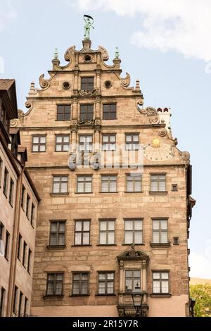 La facciata della storica Fembohaus a Norimberga, Norimberga, Bayern, Deutschland Foto Stock