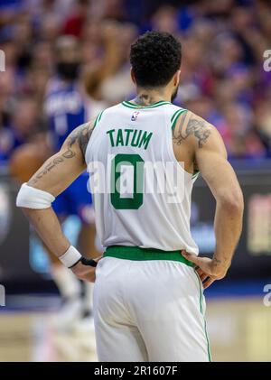 Jayson Tatum (0 Sixers) durante il gioco di playoff della National Basketball Association tra Philadelphia Sixers e Boston Celtics al Wells Fargo Center di Philadelphia, USA (Foto: Georgia Soares/Sports Press Photo/C - SCADENZA DI UN'ORA - ATTIVARE FTP SOLO SE LE IMMAGINI HANNO MENO DI UN'ORA - Alamy) credito: SPP Sport Stampa Foto. /Alamy Live News Foto Stock