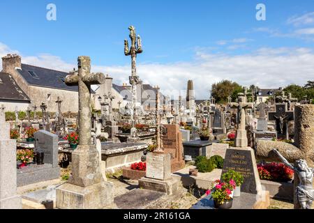 Francia, Bretagna, Finistere, Locronan, etichettato Les più Beaux Villages de France (i villaggi più belli di Francia), chiesa di San Ronan Foto Stock