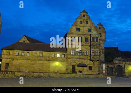 Bamberg, Alte Hofhaltung, Old Court Hall a Dusk, patrimonio dell'umanità dell'UNESCO, Franconia, Baviera, Germania Foto Stock