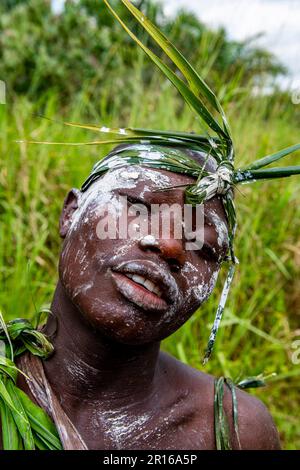 Guerriero pigmero, Kisangani, Congo Foto Stock