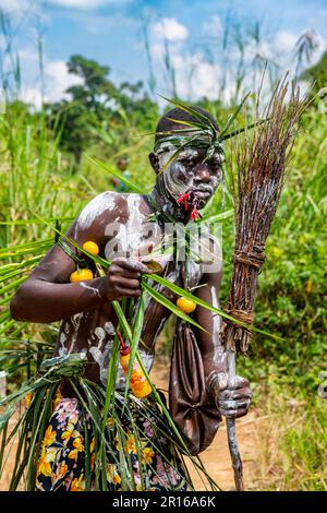 Guerriero pigmero, Kisangani, Congo Foto Stock