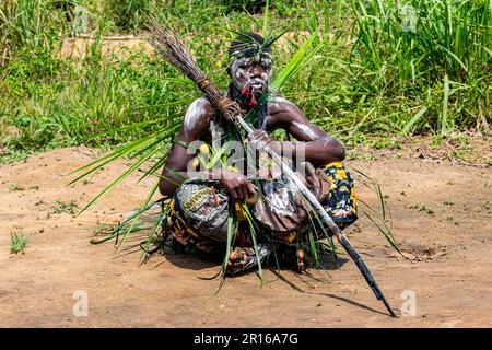 Guerriero pigmero, Kisangani, Congo Foto Stock