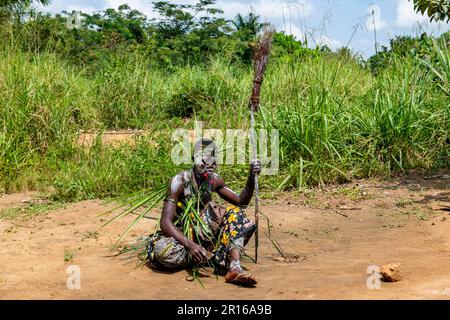 Guerriero pigmero, Kisangani, Congo Foto Stock